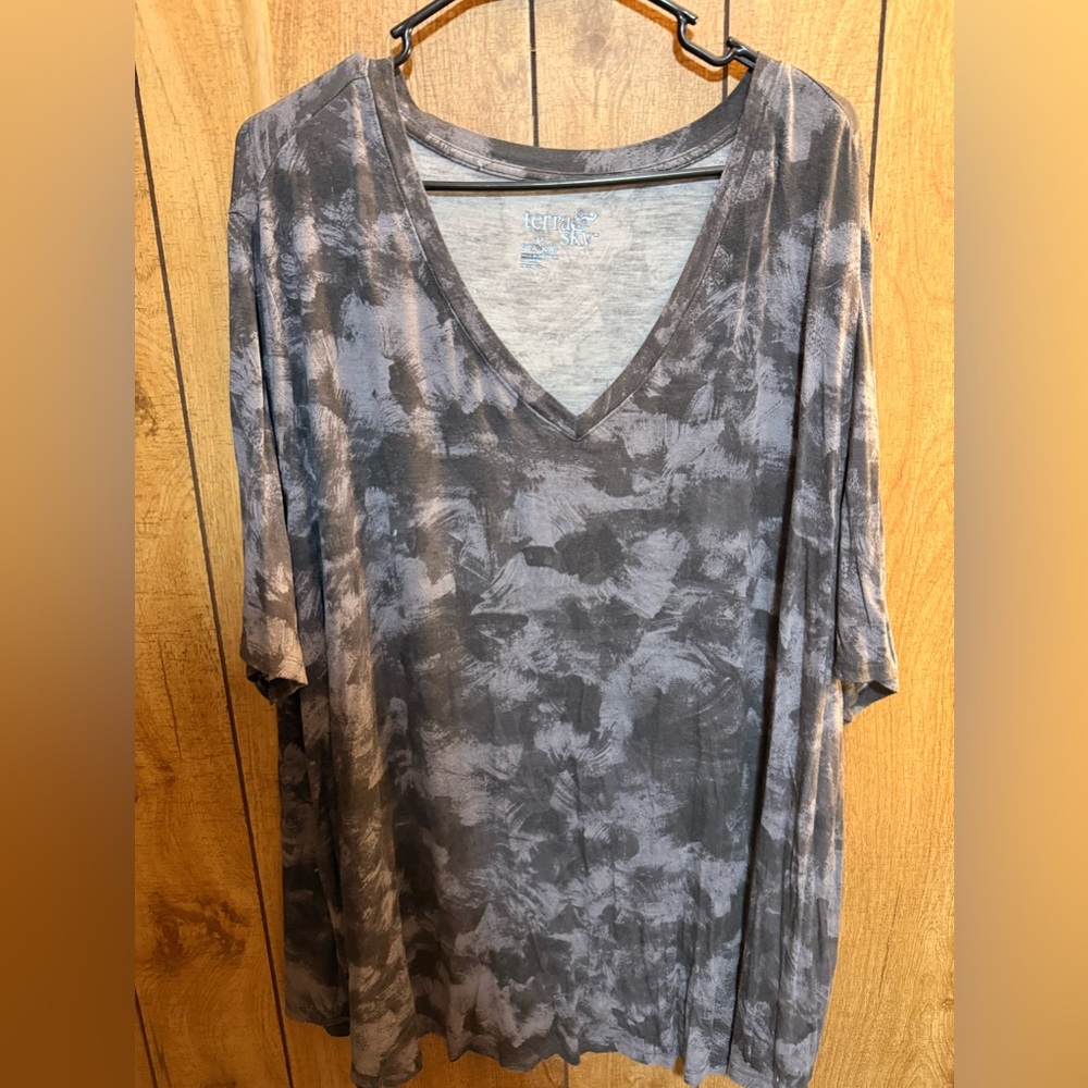 Terra & Sky Charcoal Tie-Dye V-Neck Top